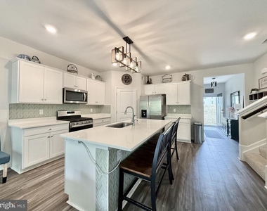 311 Rock Raymond Drive - Photo Thumbnail 7