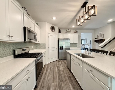 311 Rock Raymond Drive - Photo Thumbnail 8