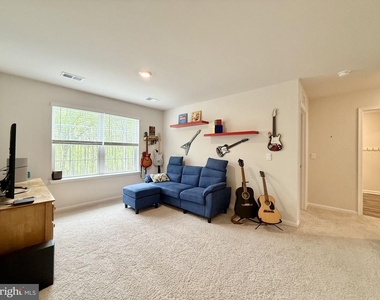 311 Rock Raymond Drive - Photo Thumbnail 16