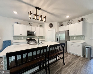 311 Rock Raymond Drive - Photo Thumbnail 5