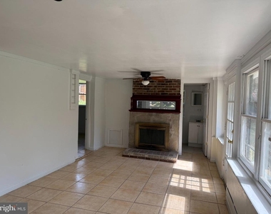 14212 Fisher Avenue - Photo Thumbnail 3