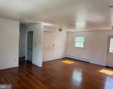 14212 Fisher Avenue - Photo Thumbnail 6