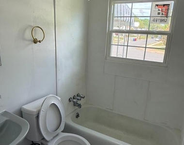 14212 Fisher Avenue - Photo Thumbnail 12