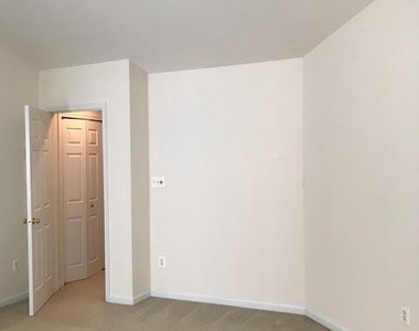 12039 Kemps Landing Circle - Photo Thumbnail 6