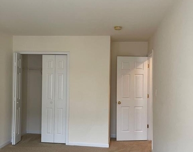 12039 Kemps Landing Circle - Photo Thumbnail 16