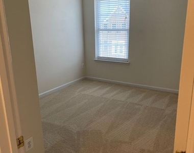 12039 Kemps Landing Circle - Photo Thumbnail 14