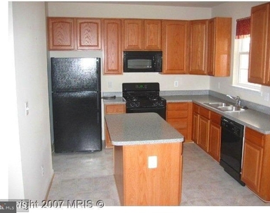 12039 Kemps Landing Circle - Photo Thumbnail 3