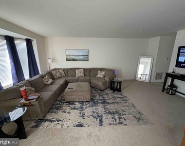 12039 Kemps Landing Circle - Photo Thumbnail 27
