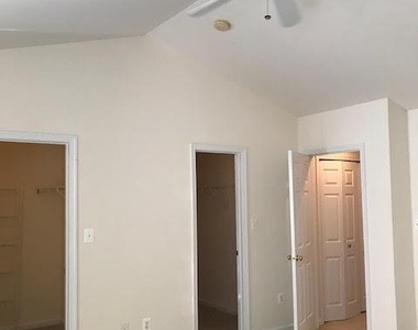 12039 Kemps Landing Circle - Photo Thumbnail 5