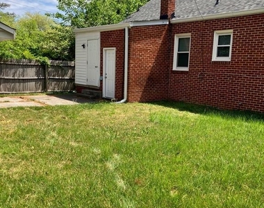 915 Hampton Road - Photo Thumbnail 7