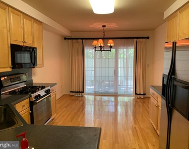 1591 Leeds Castle Drive - Photo Thumbnail 2
