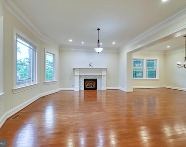 6506 Divine Street - Photo Thumbnail 8