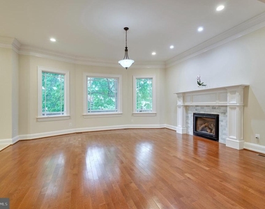 6506 Divine Street - Photo Thumbnail 9