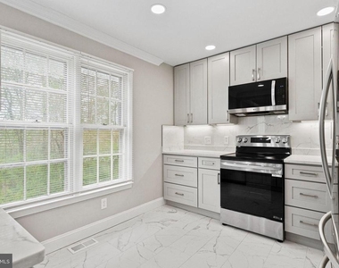 8251 Clifton Farm Court - Photo Thumbnail 15