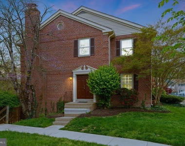 8251 Clifton Farm Court - Photo Thumbnail 32