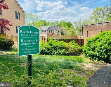 8251 Clifton Farm Court - Photo Thumbnail 3