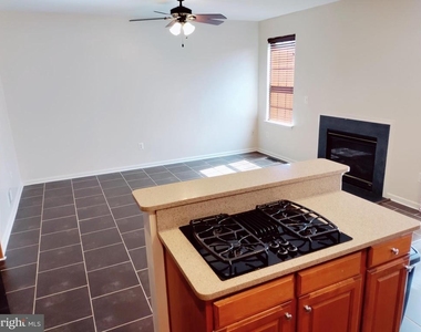 1202 Ellis Avenue - Photo Thumbnail 2