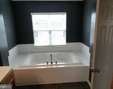 1202 Ellis Avenue - Photo Thumbnail 9