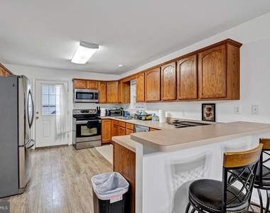583 Norwich Drive - Photo Thumbnail 9