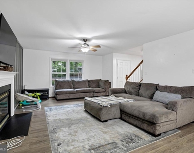 583 Norwich Drive - Photo Thumbnail 4