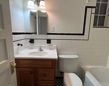 410 E Glendale Avenue - Photo Thumbnail 9