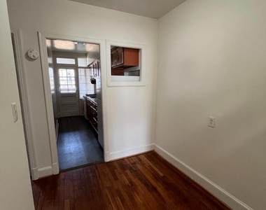 410 E Glendale Avenue - Photo Thumbnail 4