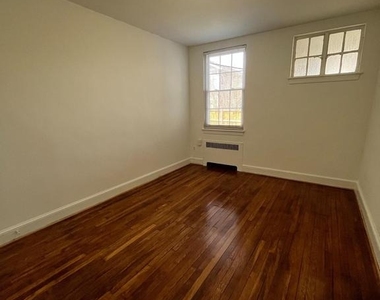 410 E Glendale Avenue - Photo Thumbnail 7