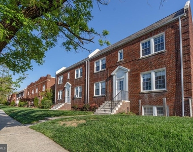410 E Glendale Avenue - Photo Thumbnail 14