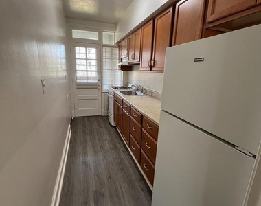 410 E Glendale Avenue - Photo Thumbnail 5