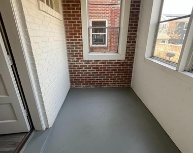 410 E Glendale Avenue - Photo Thumbnail 11