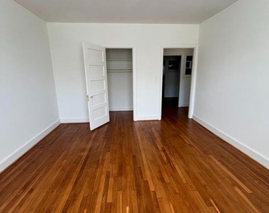 410 E Glendale Avenue - Photo Thumbnail 3