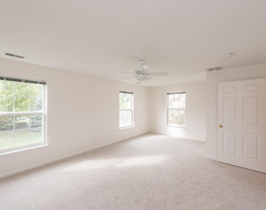 2800 S Knightsbridge Circle - Photo Thumbnail 15