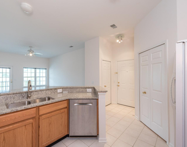 2800 S Knightsbridge Circle - Photo Thumbnail 7