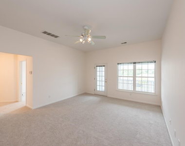 2800 S Knightsbridge Circle - Photo Thumbnail 9