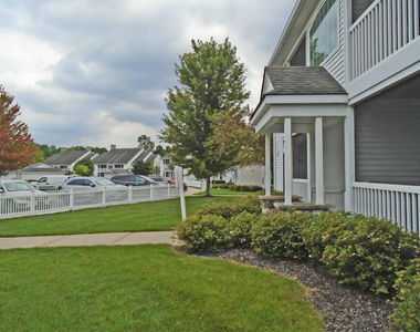 2800 S Knightsbridge Circle - Photo Thumbnail 1