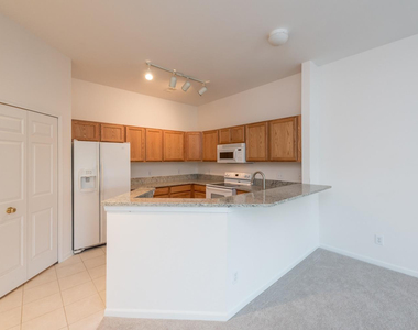 2800 S Knightsbridge Circle - Photo Thumbnail 3