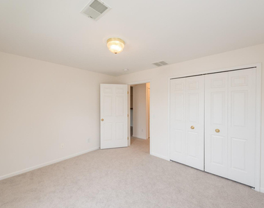 2800 S Knightsbridge Circle - Photo Thumbnail 11