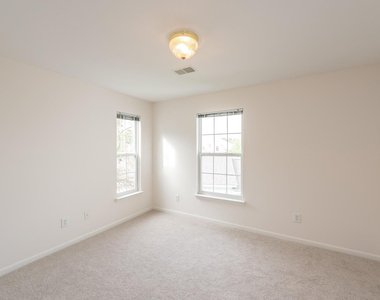 2800 S Knightsbridge Circle - Photo Thumbnail 10