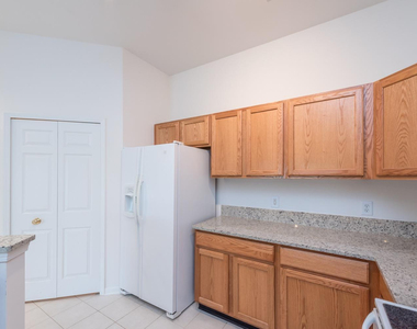 2800 S Knightsbridge Circle - Photo Thumbnail 6