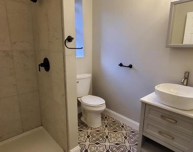 2221 N Franklin Street - Photo Thumbnail 3