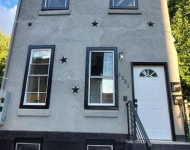 2221 N Franklin Street - Photo Thumbnail 4
