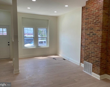 823 N Hutton Street - Photo Thumbnail 3