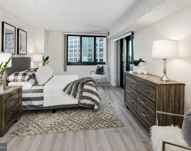1420 Locust Street - Photo Thumbnail 5