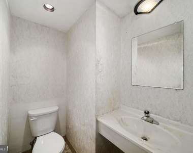 1420 Locust Street - Photo Thumbnail 9