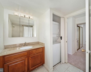 1420 Locust Street - Photo Thumbnail 8