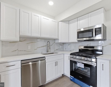 213 Hermitage St - Photo Thumbnail 3
