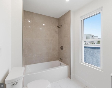 213 Hermitage St - Photo Thumbnail 15