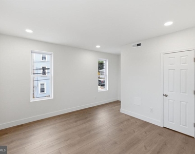 213 Hermitage St - Photo Thumbnail 5
