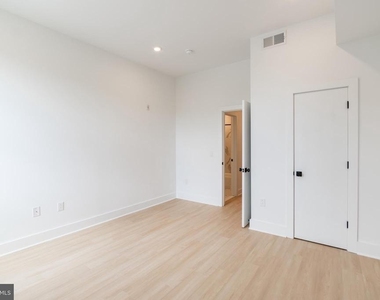 4408 Lancaster Avenue - Photo Thumbnail 13