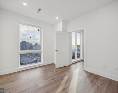 1350 N Front Street - Photo Thumbnail 4